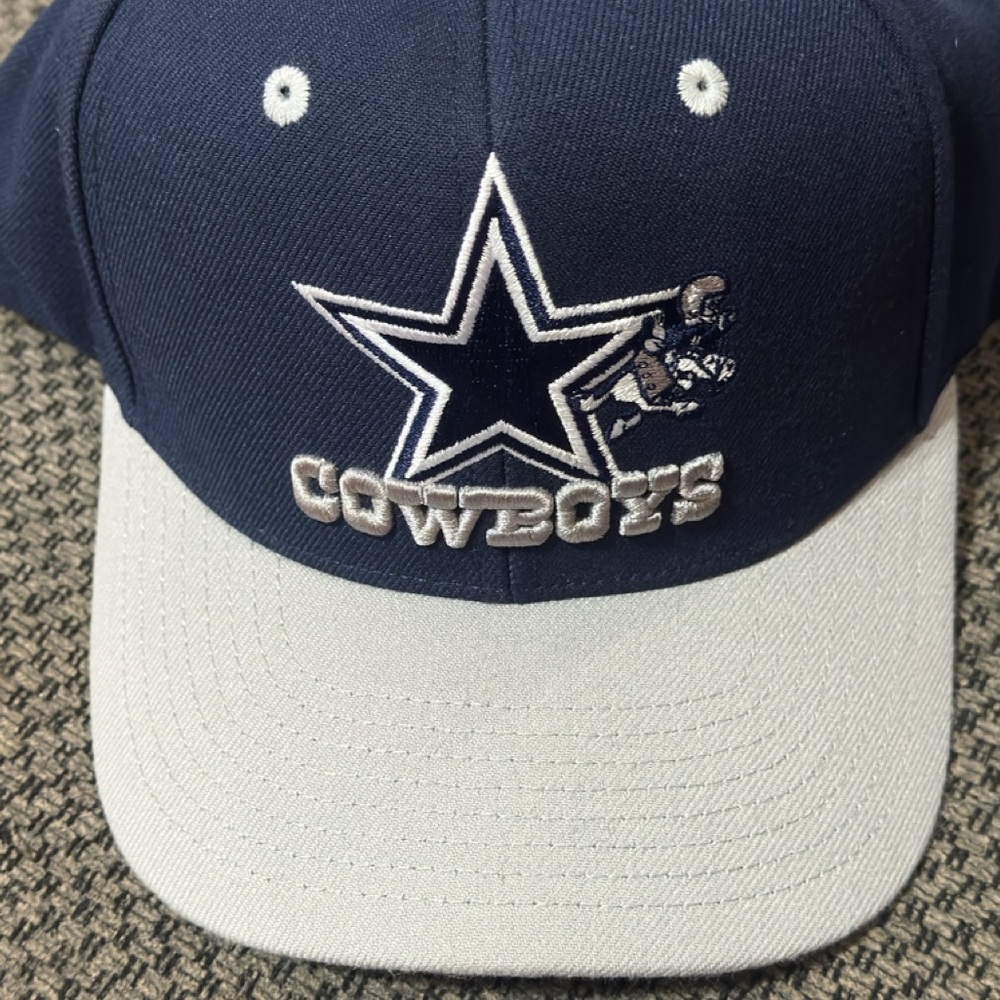 Mitchell & Ness Dallas Cowboys snap back hat.